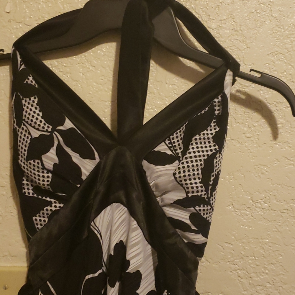 Flower black and white top neck tie